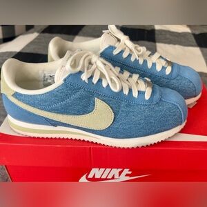 Nike Blue and Cream Women's Sneakers